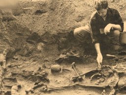 Ekshumacja w Katyniu  - doc. Roman Mądro, Katyń, 1991 r.